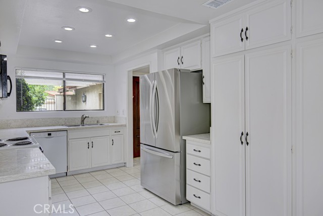 5006 Duverney, Laguna Woods CA: https://media.crmls.org/medias/bbe21eb6-42d5-4db4-a3bc-108c0b940370.jpg