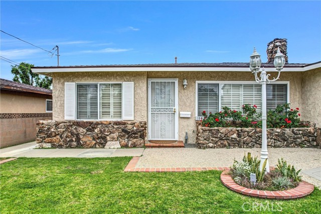 18531 E Pearl Avenue, Orange CA: https://media.crmls.org/medias/bbe23f6c-f1f1-4163-9ff4-6122910c684f.jpg