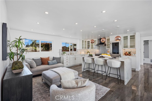 496 E 16th, Costa Mesa CA: https://media.crmls.org/medias/bbe477a7-2904-4dd0-8b73-b1198cea32b7.jpg