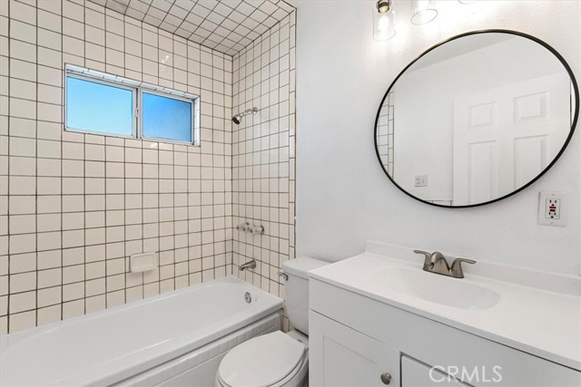 Detail Gallery Image 8 of 12 For 15503 W El Cajon St, Sylmar,  CA 91342 - 3 Beds | 2 Baths