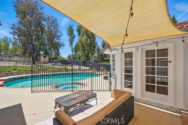 922 Carefree Drive, Simi Valley CA: https://media.crmls.org/medias/bbe54a86-3f17-4fcc-a684-e282e4ae16f5.jpg