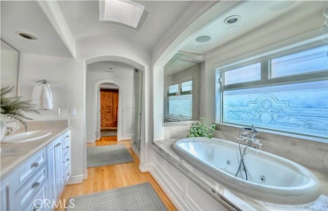 Detail Gallery Image 18 of 25 For 1105 E Balboa Blvd, Newport Beach,  CA 92661 - 3 Beds | 2/1 Baths