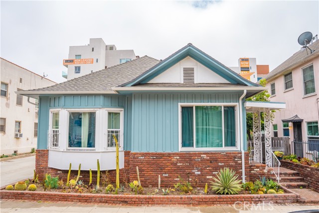 Detail Gallery Image 2 of 21 For 122 Lime Ave, Long Beach,  CA 90802 - 2 Beds | 2 Baths