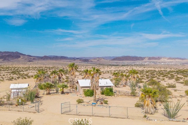 380 Mack Lane, 29 Palms CA: https://media.crmls.org/medias/bbe64ba1-659e-460b-be53-4cbdf5537770.jpg