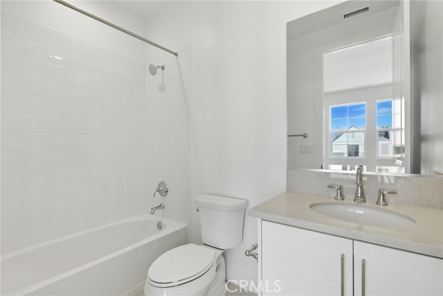 24186 N Camino Cascada, Valencia CA: https://media.crmls.org/medias/bbe6aa9b-1c5d-4685-83ca-e792a3080998.jpg