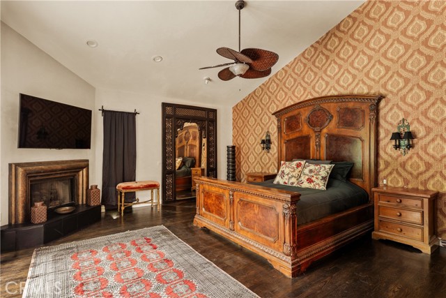 Detail Gallery Image 22 of 44 For 4909 Woodley Ave, Encino,  CA 91436 - 5 Beds | 4 Baths