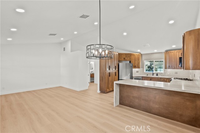 Image 7 of 35 For 25072 Atwood