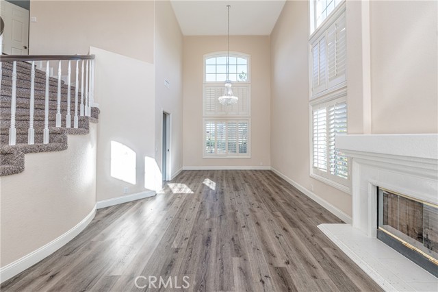 Detail Gallery Image 8 of 38 For 429 Somerset Cir, Corona,  CA 92879 - 4 Beds | 3 Baths