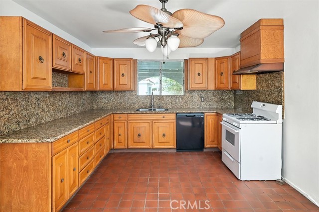 Detail Gallery Image 10 of 32 For 9953 La Tuna Canyon Rd, Sun Valley,  CA 91352 - 3 Beds | 2 Baths