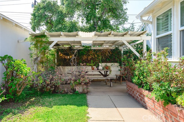 204 E Floral Avenue, Arcadia CA: https://media.crmls.org/medias/bbea5431-664b-4261-a327-41bde184d689.jpg