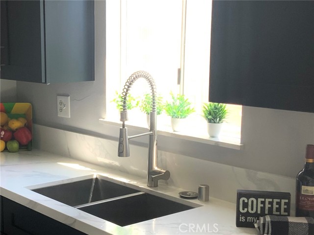 Detail Gallery Image 9 of 45 For 9917 Independence Ave #C,  Chatsworth,  CA 91311 - 2 Beds | 2 Baths