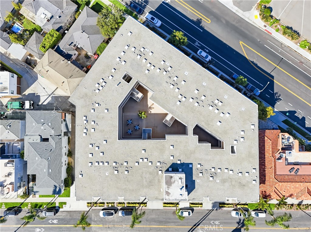 https://media.crmls.org/medias/bbed5b32-66bd-46f7-959a-91f58c7a319e.jpg?preset=X-Large