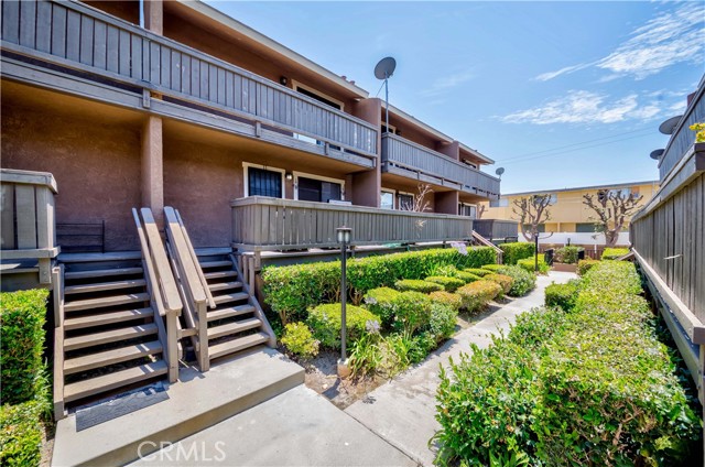 Detail Gallery Image 2 of 39 For 16414 Cornuta Ave #11,  Bellflower,  CA 90707 - 2 Beds | 2/1 Baths