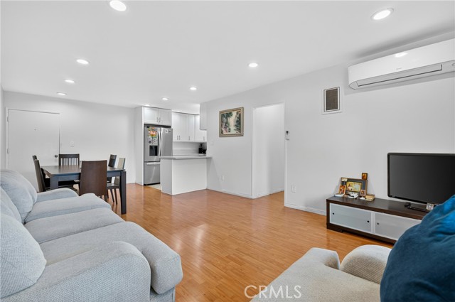 Detail Gallery Image 2 of 23 For 7826 Laurel Canyon Bld #17,  North Hollywood,  CA 91605 - 2 Beds | 1/1 Baths