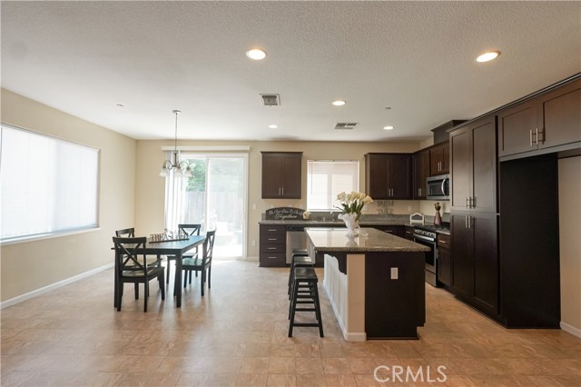 Detail Gallery Image 3 of 21 For 2610 Stone Creek Dr, Atwater,  CA 95301 - 3 Beds | 2 Baths