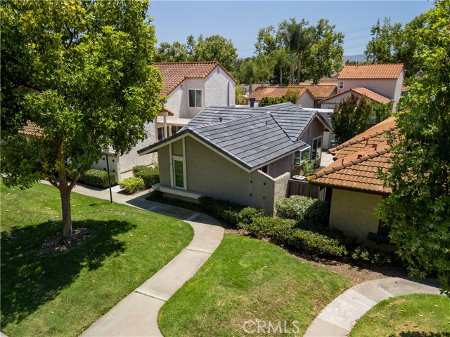 10 Windrow, Irvine CA: https://media.crmls.org/medias/bbee544a-8195-4636-a1bb-647ed517cc60.jpg