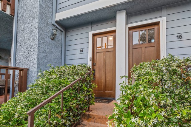 Detail Gallery Image 4 of 46 For 5100 Riverton Ave #14,  North Hollywood,  CA 91601 - 3 Beds | 2/1 Baths