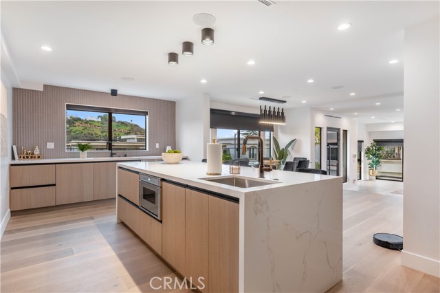 Detail Gallery Image 8 of 30 For 2369 Jupiter Dr, Los Angeles,  CA 90046 - 4 Beds | 4 Baths