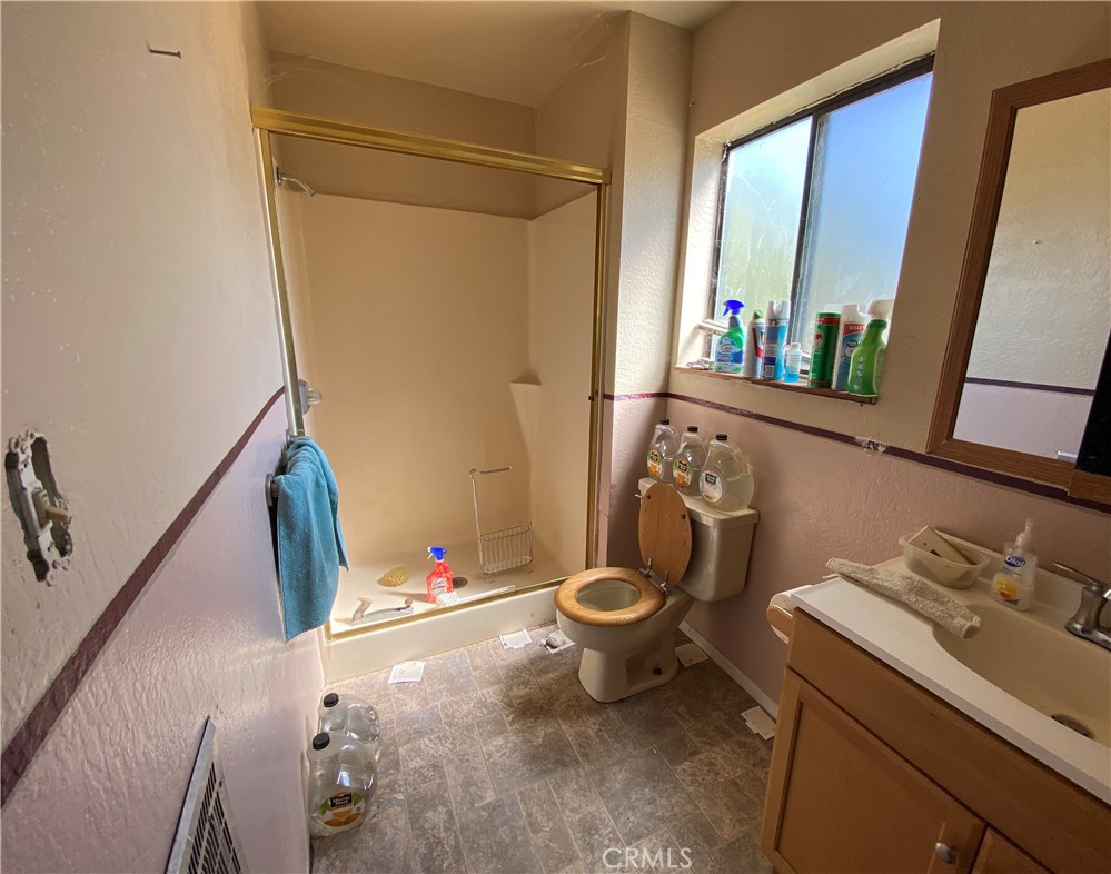 https://media.crmls.org/medias/bbeeb455-6c69-47d7-a00c-6913e6938148.jpg?preset=X-Large