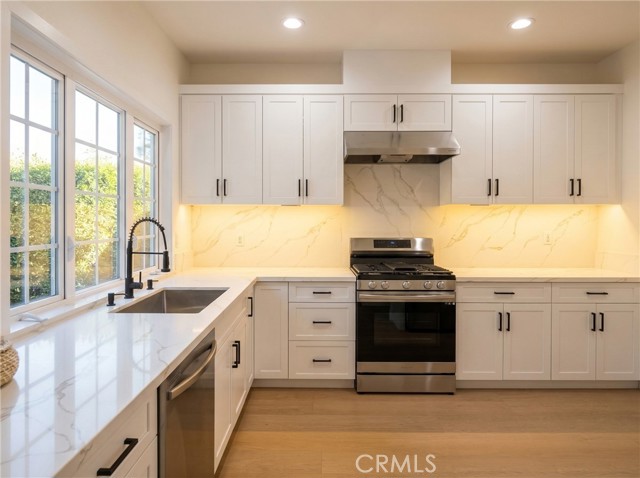 Detail Gallery Image 3 of 17 For 26 Seton, Irvine,  CA 92612 - 3 Beds | 2 Baths