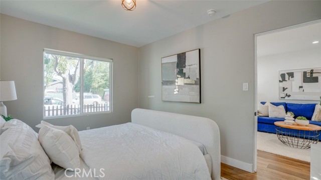 231 W Cedar Avenue, Burbank CA: https://media.crmls.org/medias/bbf09b83-9114-4123-84bf-ee4cf3cd85fd.jpg