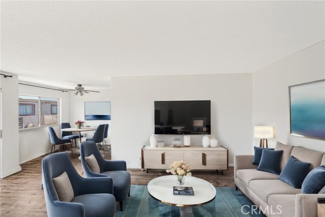 Detail Gallery Image 2 of 22 For 5400 Newcastle Ave #45,  Encino,  CA 91316 - 1 Beds | 1 Baths
