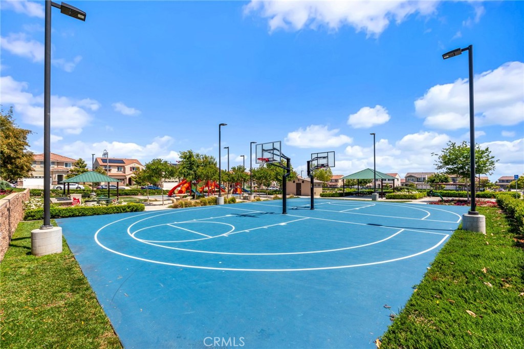https://media.crmls.org/medias/bbf0ff37-4284-440c-b89a-514c17980e9f.jpg?preset=X-Large