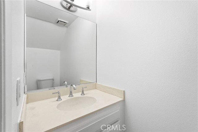 Detail Gallery Image 11 of 62 For 20120 Runnymede St #17,  Winnetka,  CA 91306 - 3 Beds | 2/1 Baths