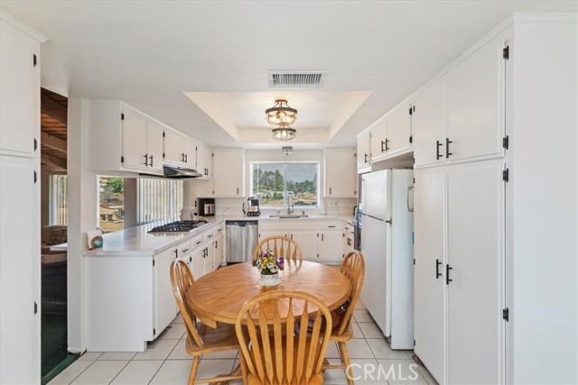 20061 Lounsberry Road, Perris CA: https://media.crmls.org/medias/bbf1e6d8-212b-477e-9717-e9c2a39153d5.jpg
