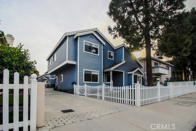 2114 Farrell Avenue, Redondo Beach, California 90278, 4 Bedrooms Bedrooms, ,1 BathroomBathrooms,Residential,Sold,Farrell,SB17057988