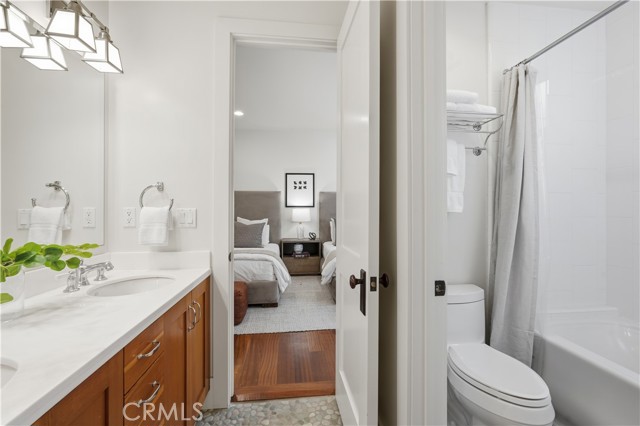 Detail Gallery Image 20 of 37 For 624 6th St, Manhattan Beach,  CA 90266 - 5 Beds | 4 Baths