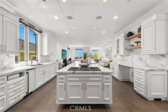 Detail Gallery Image 23 of 75 For 530 Kings Rd, Newport Beach,  CA 92663 - 5 Beds | 4/3 Baths