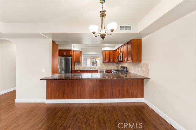 Detail Gallery Image 20 of 53 For 11218 Camarillo St #404,  Toluca Lake,  CA 91602 - 3 Beds | 3 Baths