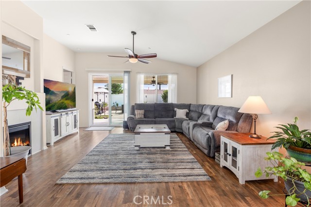 30294 Coralium Way, Menifee CA: https://media.crmls.org/medias/bbf4a7a3-f287-461f-8acc-1c2d5824ce77.jpg