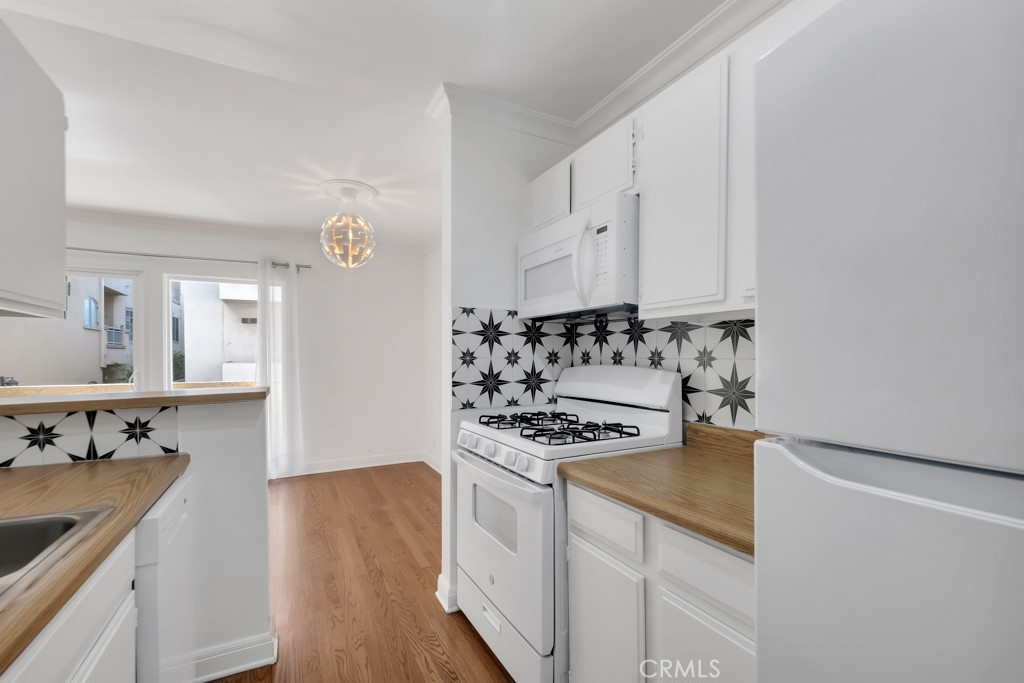 1020 Granville Avenue #205