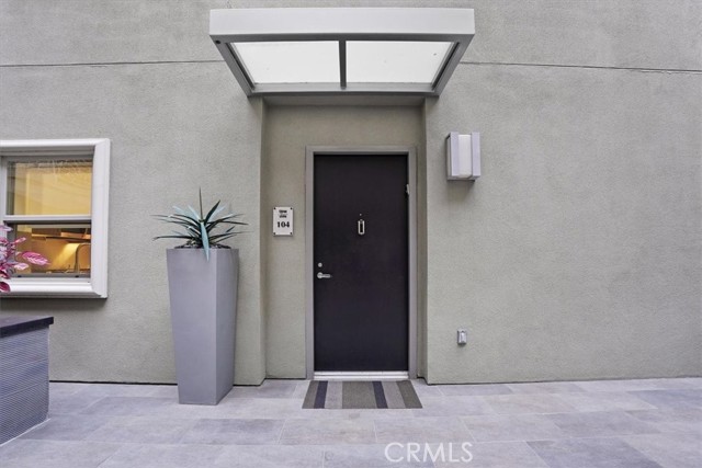 Detail Gallery Image 2 of 25 For 11023 Fruitland Dr #104,  Studio City,  CA 91604 - 3 Beds | 4 Baths