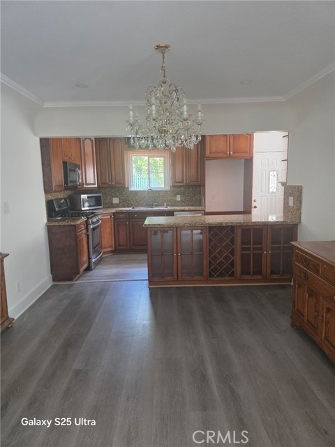 Detail Gallery Image 10 of 18 For 521 E Valencia Ave a,  Burbank,  CA 91501 - 2 Beds | 2 Baths