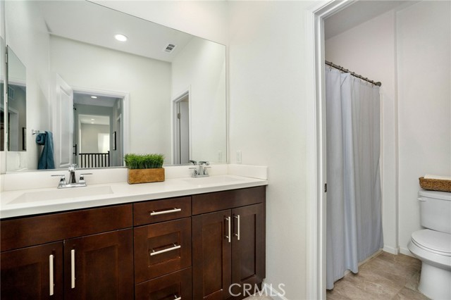 25140 Golden Maple Drive, Canyon Country CA: https://media.crmls.org/medias/bbf5fcf8-e3a7-4477-a421-d0cb0485bf26.jpg