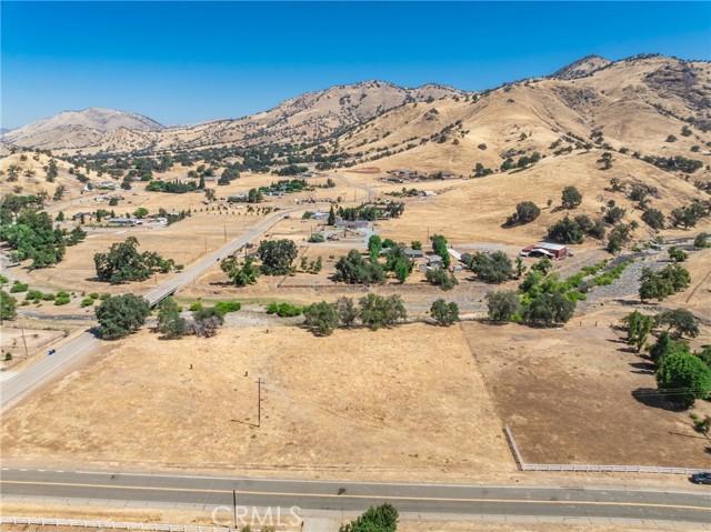 5770 Elwood, Sanger CA: https://media.crmls.org/medias/bbf622ee-1a44-4e9b-aa8a-4274e4797f56.jpg