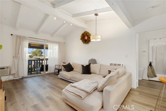 Detail Gallery Image 8 of 14 For 1345 Cabrillo Park Dr #Q02,  Santa Ana,  CA 92701 - 1 Beds | 1 Baths