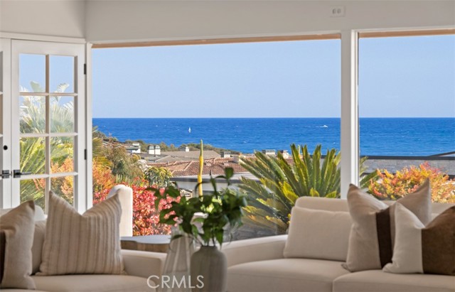 4521 Orrington Road, Corona del Mar CA: https://media.crmls.org/medias/bbf89661-f50f-4df9-8cd1-d5e81ee0c88d.jpg