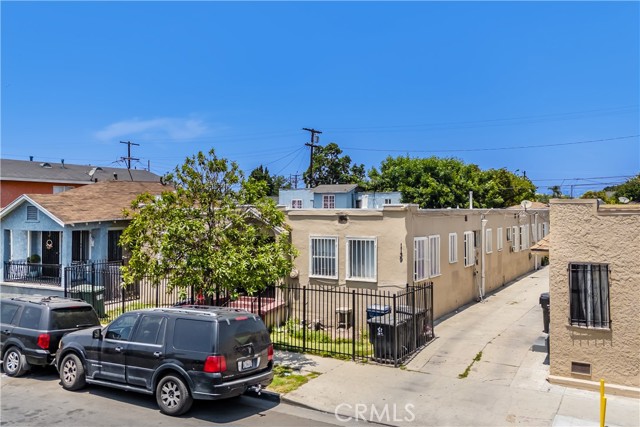 1139 E 68th Street, Los Angeles CA: https://media.crmls.org/medias/bbf8f827-0fe1-4613-8e66-f9bd3fea7639.jpg