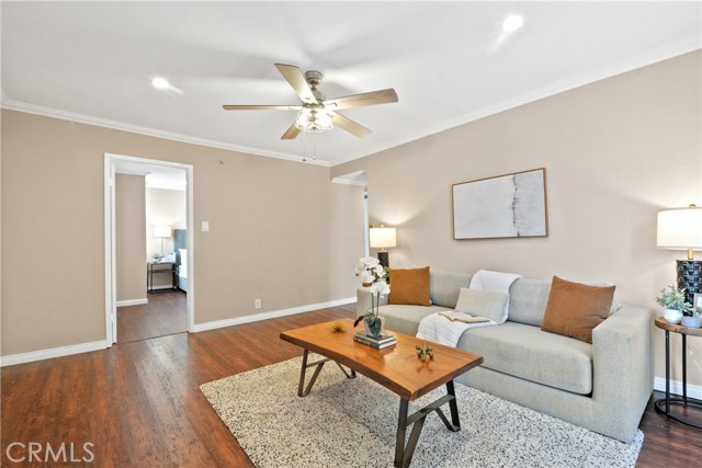 13439 Roselle Avenue, Hawthorne CA: https://media.crmls.org/medias/bbf90fe7-1fcb-4233-b956-eca8eabd4cb5.jpg