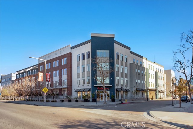435 W Center Street Promenade, Anaheim CA: https://media.crmls.org/medias/bbf92b1c-2f81-4338-846e-9a511dcc4ee3.jpg