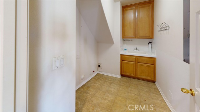 Detail Gallery Image 34 of 41 For 4322 Waterside Ln, Oxnard,  CA 93035 - 4 Beds | 2/1 Baths