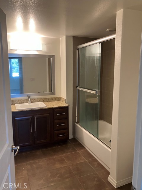 Detail Gallery Image 6 of 17 For 11925 Kling St #408,  Valley Village,  CA 91607 - 2 Beds | 2 Baths