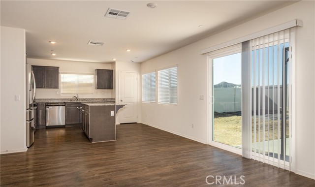 Detail Gallery Image 10 of 25 For 1455 Honor Way, Hemet,  CA 92543 - 4 Beds | 3 Baths