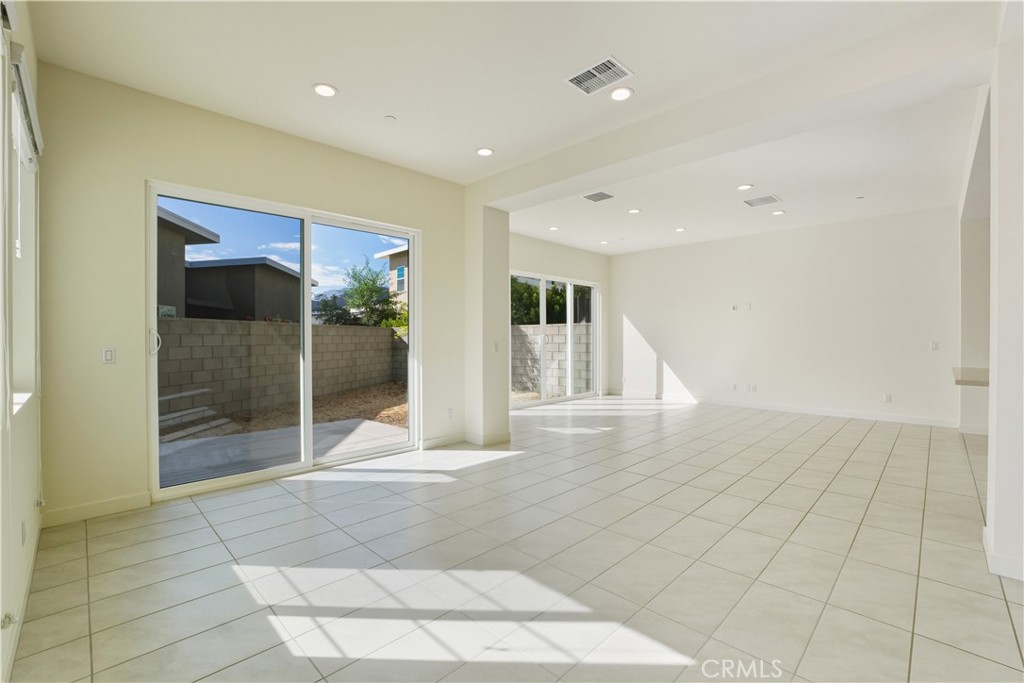 MLS #OC25225551 image #4