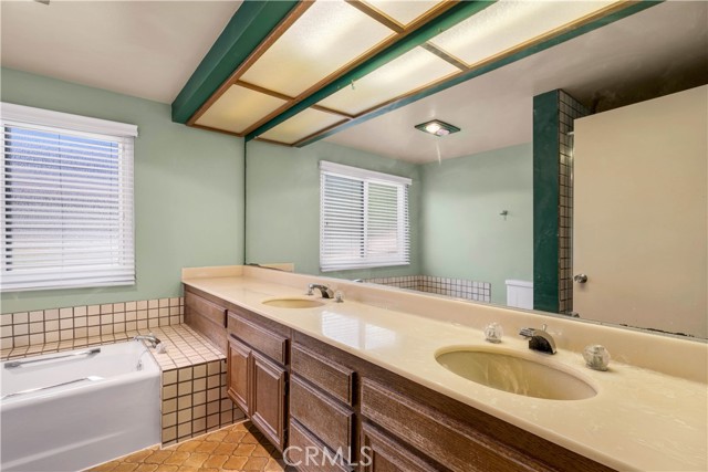3944 Corte Cancion, Thousand Oaks CA: https://media.crmls.org/medias/bbfcbc65-50fa-4c72-9937-2caebf34a763.jpg