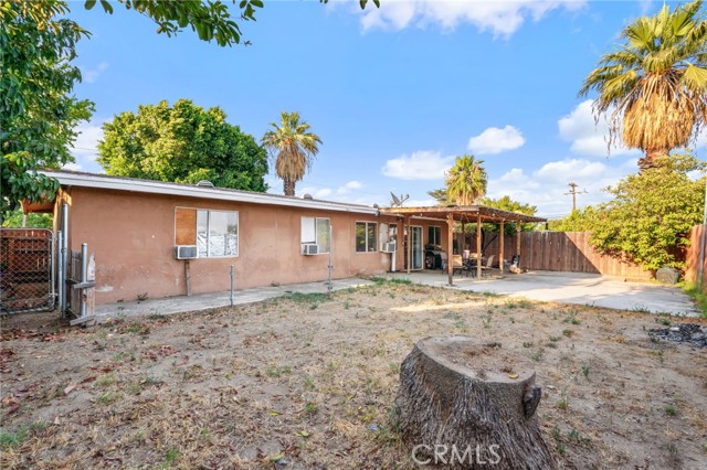 Detail Gallery Image 4 of 30 For 645 E King St, Rialto,  CA 92376 - 4 Beds | 2 Baths